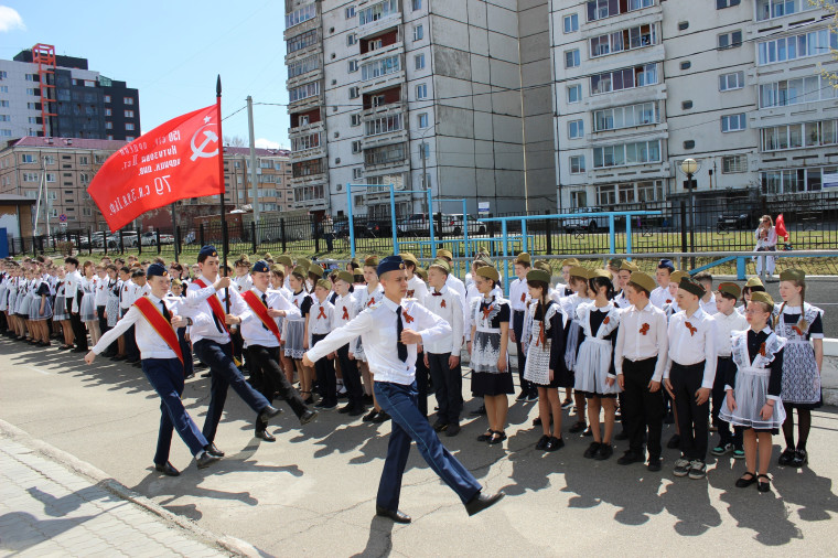 Праздник песни и строя «На Знамя Победы равняем шаг».